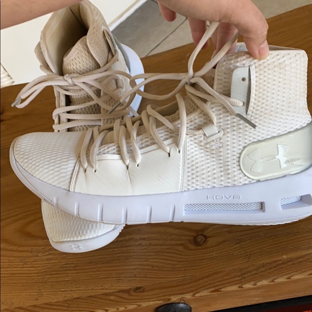 Women’s under armor UA HOVR basketball shoes 9.5